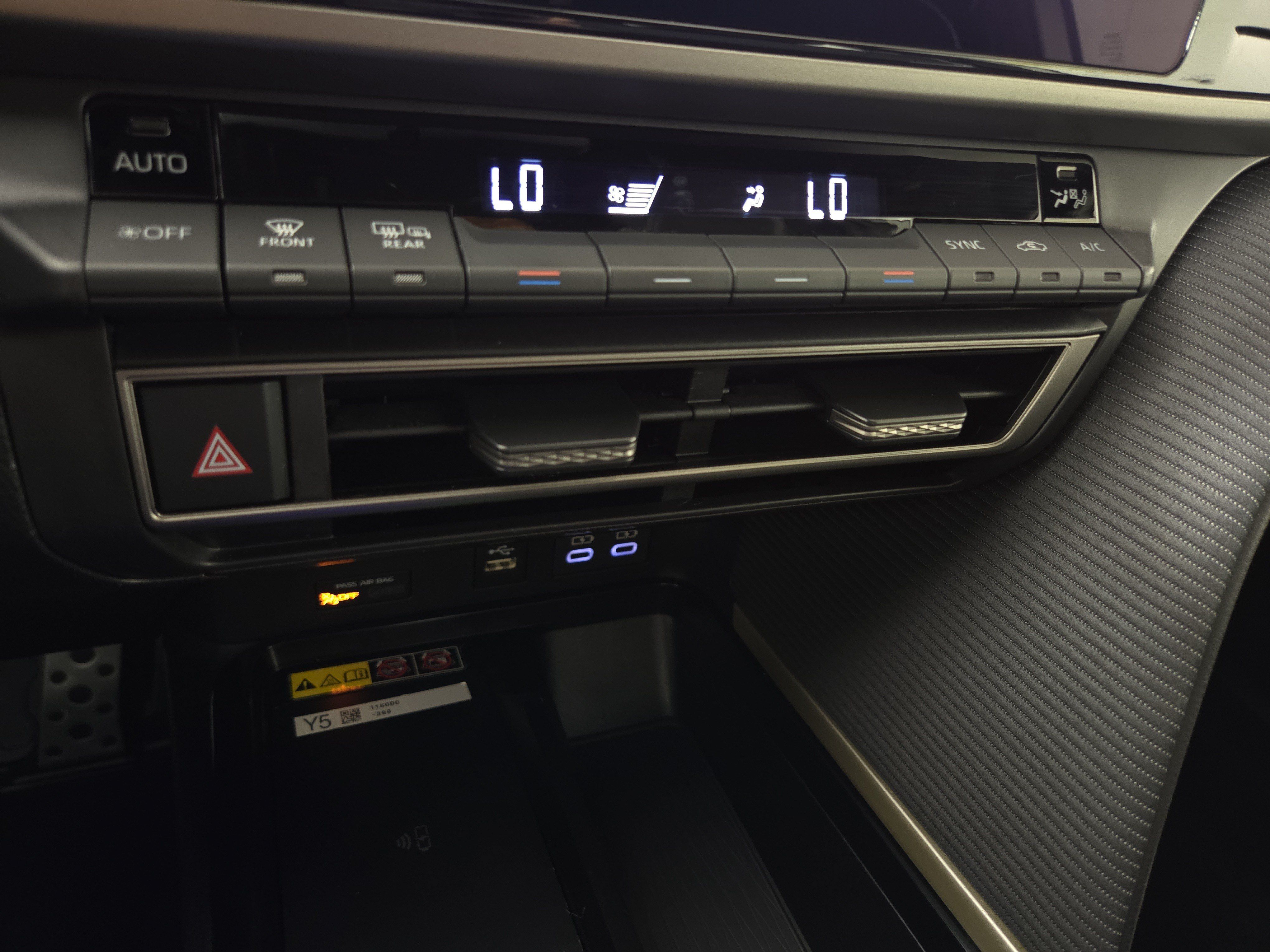 Used 2025 Toyota Camry SE FWD image 26