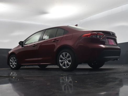 Used 2025 Toyota Corolla LE image 17