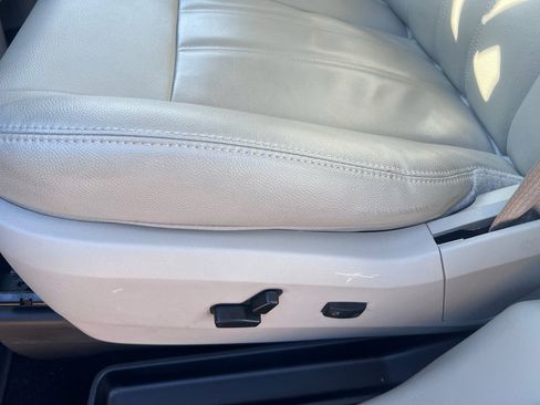 Used 2015 Chrysler Town & Country Touring image 15