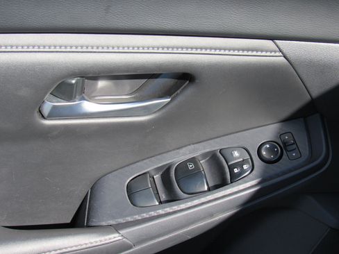 Used 2024 Nissan Sentra SV image 12