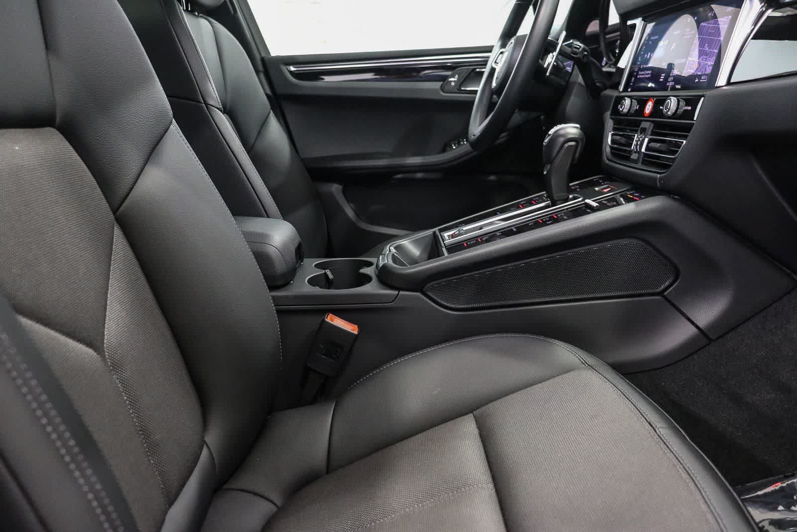 Used 2024 Porsche Macan AWD/4WD image 17