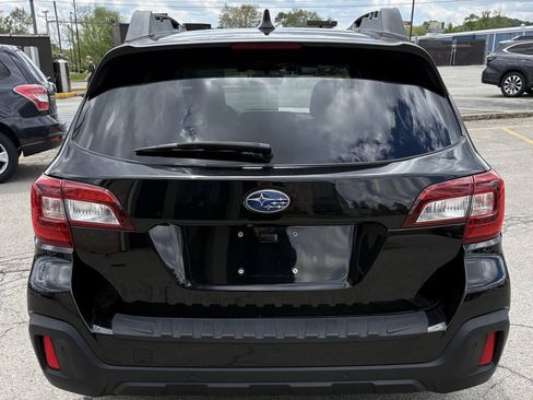 Used 2018 Subaru Outback 2.5i Limited AWD/4WD image 3