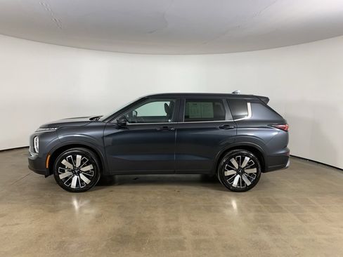 Used 2025 Mitsubishi Outlander SE image 17