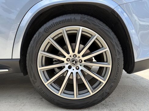 Used 2025 Mercedes-Benz GLS 450 4MATIC image 4