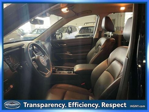 Used 2025 Nissan Pathfinder SL AWD/4WD image 15