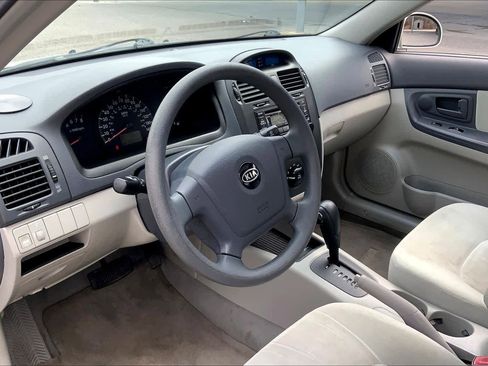 Used 2005 Kia Spectra LX image 17