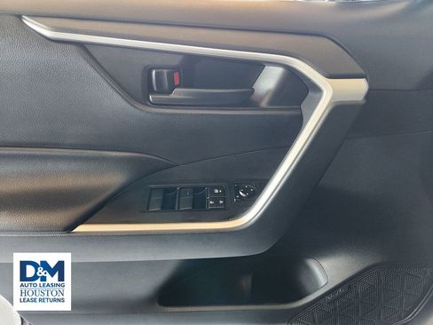 Used 2022 Toyota RAV4 LE image 28