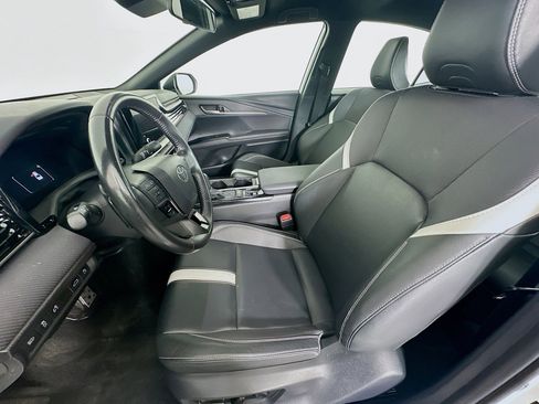 Used 2025 Toyota Camry SE FWD image 13