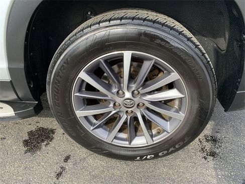 Used 2019 Toyota Highlander XLE image 36