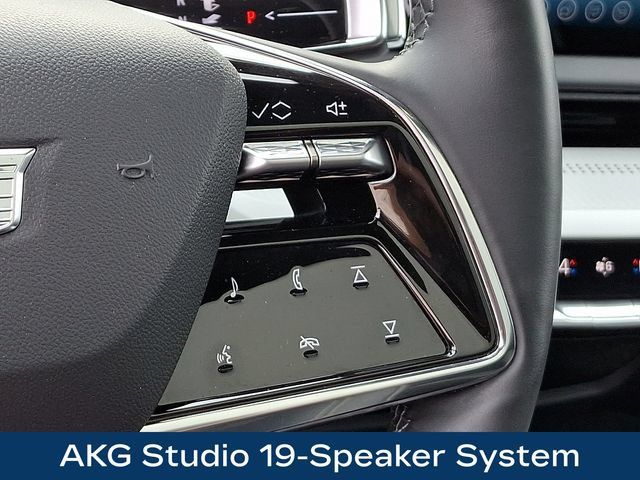 Used 2025 Cadillac Optiq Luxury 2 w/ LPO, Floor Liner Package AWD/4WD image 8