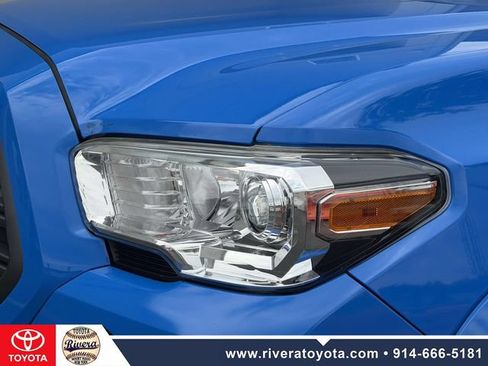 Used 2020 Toyota Tacoma SR5 AWD/4WD image 9