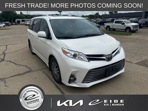 Used 2018 Toyota Sienna XLE Premium FWD image 1