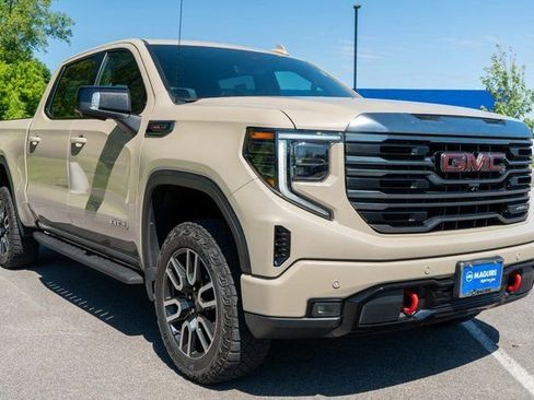 Used 2023 GMC Sierra 1500 AT4 w/ AT4 Premium Package AWD/4WD image 4
