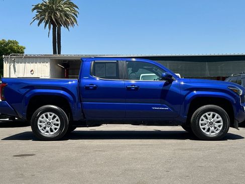 Certified 2025 Toyota Tacoma SR5 AWD/4WD image 3