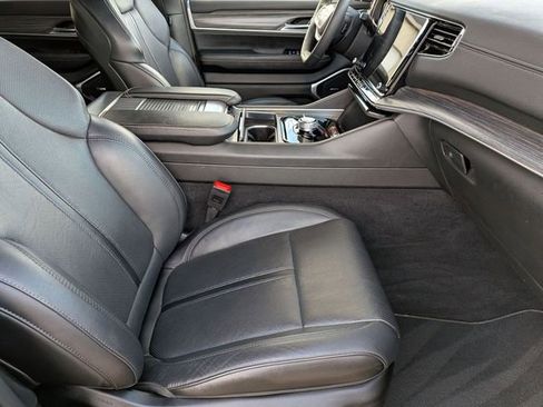 Used 2024 Jeep Wagoneer Series II w/ Flexible Seating Group image 31