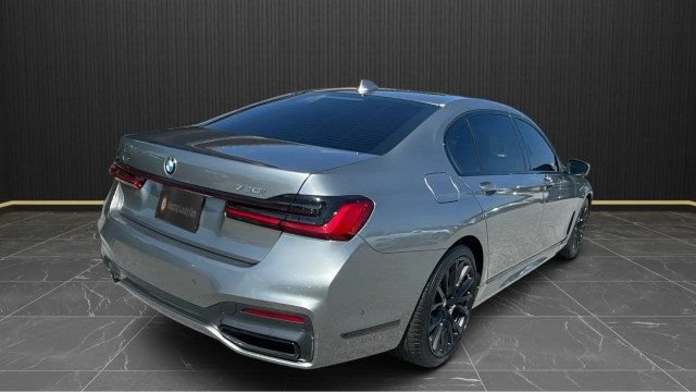 Used 2022 BMW 750i xDrive w/ Autobahn Package AWD/4WD image 3
