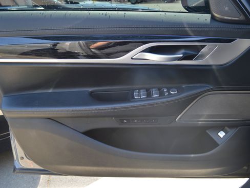 Used 2022 BMW 740i w/ M Sport Package image 12