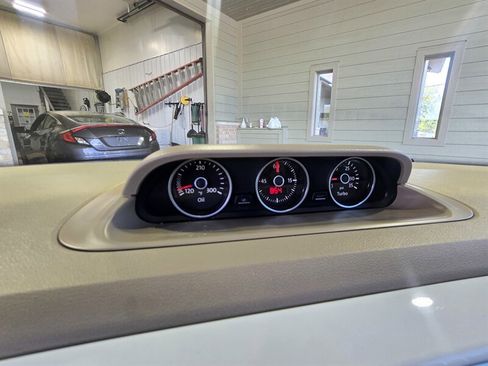 Used 2014 Volkswagen Beetle TDI image 19