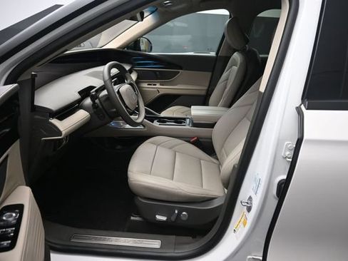 Used 2024 Lincoln Nautilus Premier AWD/4WD image 10