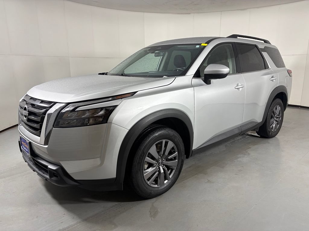 Used 2024 Nissan Pathfinder SV FWD image 4