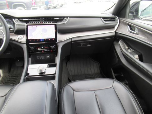 Used 2024 Jeep Grand Cherokee Limited w/ Black Appearance Package RWD image 14