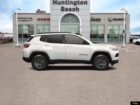 New 2026 Jeep Compass Latitude image 9