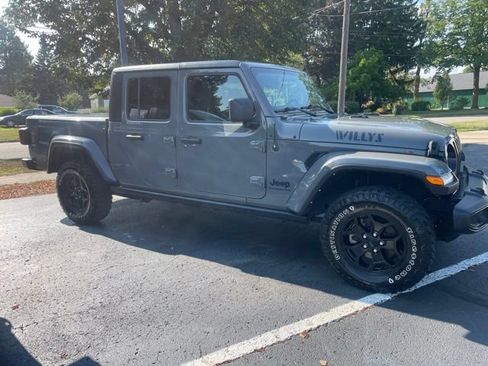 Used 2022 Jeep Gladiator Sport AWD/4WD image 3