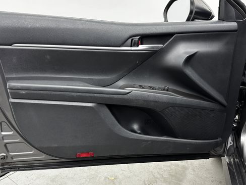 Used 2021 Toyota Camry LE image 10