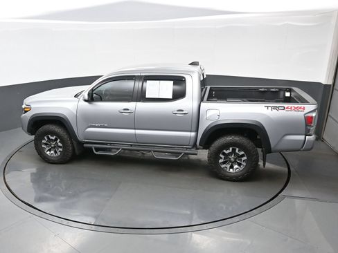 Used 2020 Toyota Tacoma TRD Off-Road w/ Technology Package AWD/4WD image 37