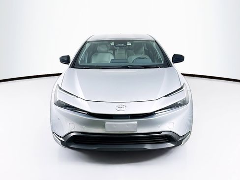 Used 2025 Toyota Prius LE image 2