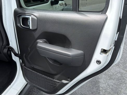 Used 2024 Jeep Wrangler Unlimited Rubicon AWD/4WD image 15