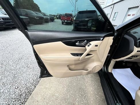 Used 2018 Nissan Rogue SL w/ Premium Package AWD/4WD image 11