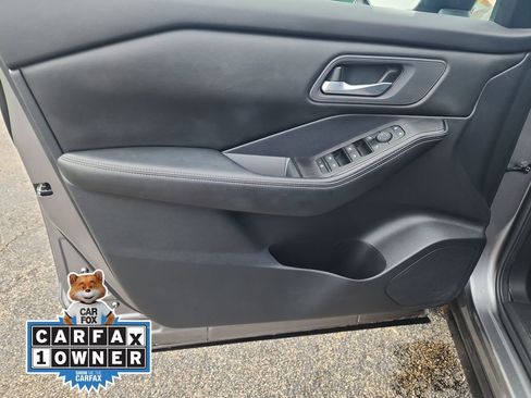 Used 2024 Nissan Rogue SV image 12