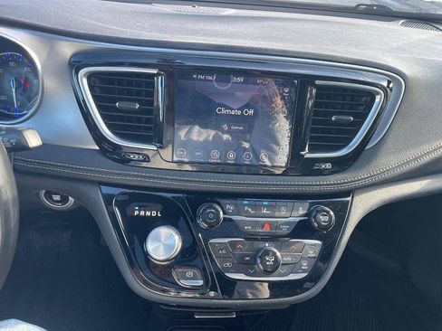 Used 2019 Chrysler Pacifica Limited w/ Advanced Safetytec Group FWD image 22