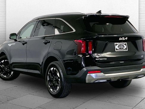 Certified 2024 Kia Sorento S image 11