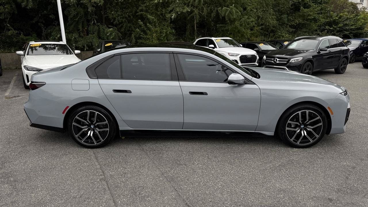 Used 2023 BMW i7 xDrive60 AWD/4WD image 19
