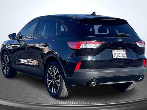 Used 2022 Ford Escape SE w/ SE Sport Appearance Package image 2