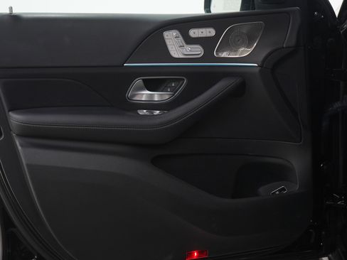 Used 2021 Mercedes-Benz GLS 450 4MATIC image 23