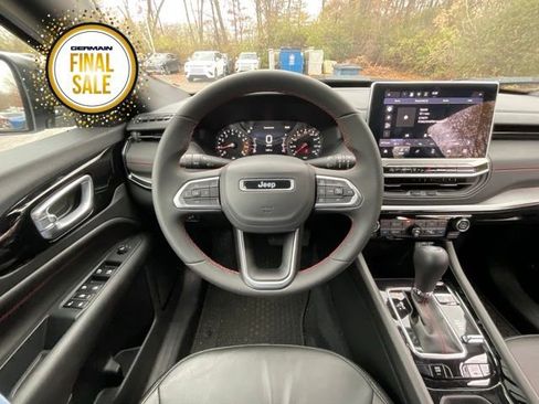 Used 2025 Jeep Compass Trailhawk image 14