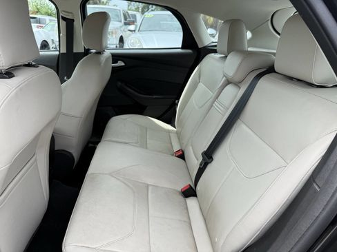 Used 2015 Ford Focus Titanium FWD image 19