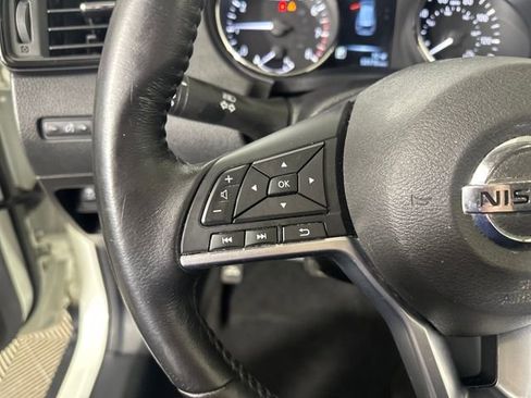 Used 2017 Nissan Rogue SV image 15