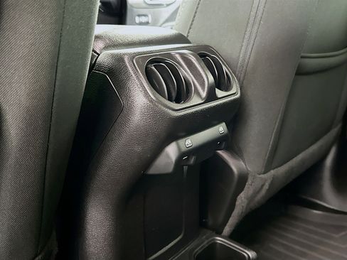 Used 2019 Jeep Wrangler Unlimited Sport S image 25