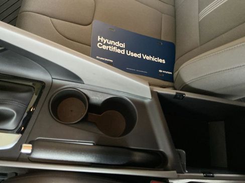 Certified 2025 Hyundai Elantra SE image 8