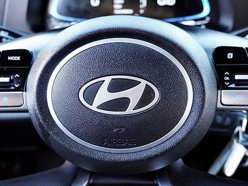 Certified 2025 Hyundai Elantra SE FWD image 45