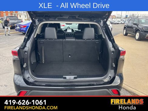 Used 2021 Toyota Highlander XLE AWD/4WD image 10