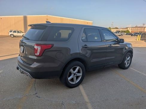 Used 2016 Ford Explorer XLT w/ Equipment Group 202A AWD/4WD image 3