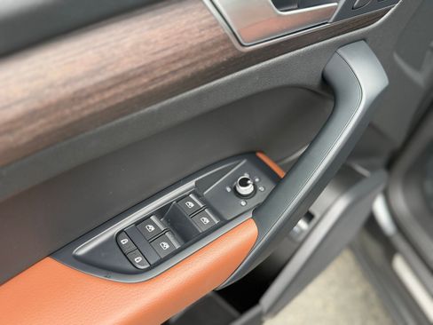 Used 2023 Audi Q5 e Premium w/ Convenience Package image 21