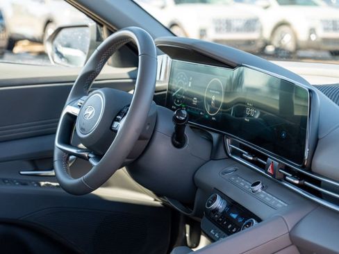 Certified 2025 Hyundai Elantra SEL image 11