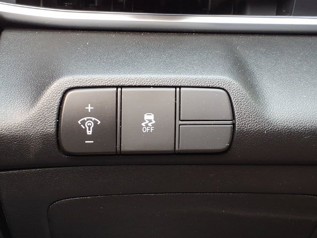 Used 2025 Hyundai Elantra SEL FWD image 14