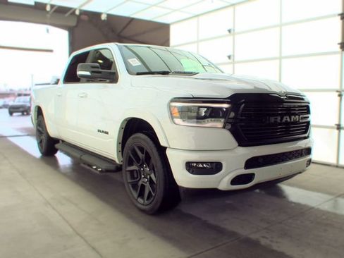Used 2022 RAM 1500 Laramie AWD/4WD image 3